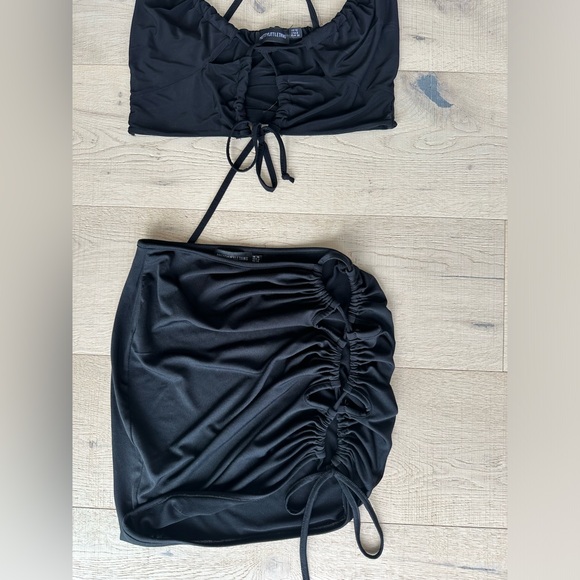 Cut out two piece set - Picture 6 of 6